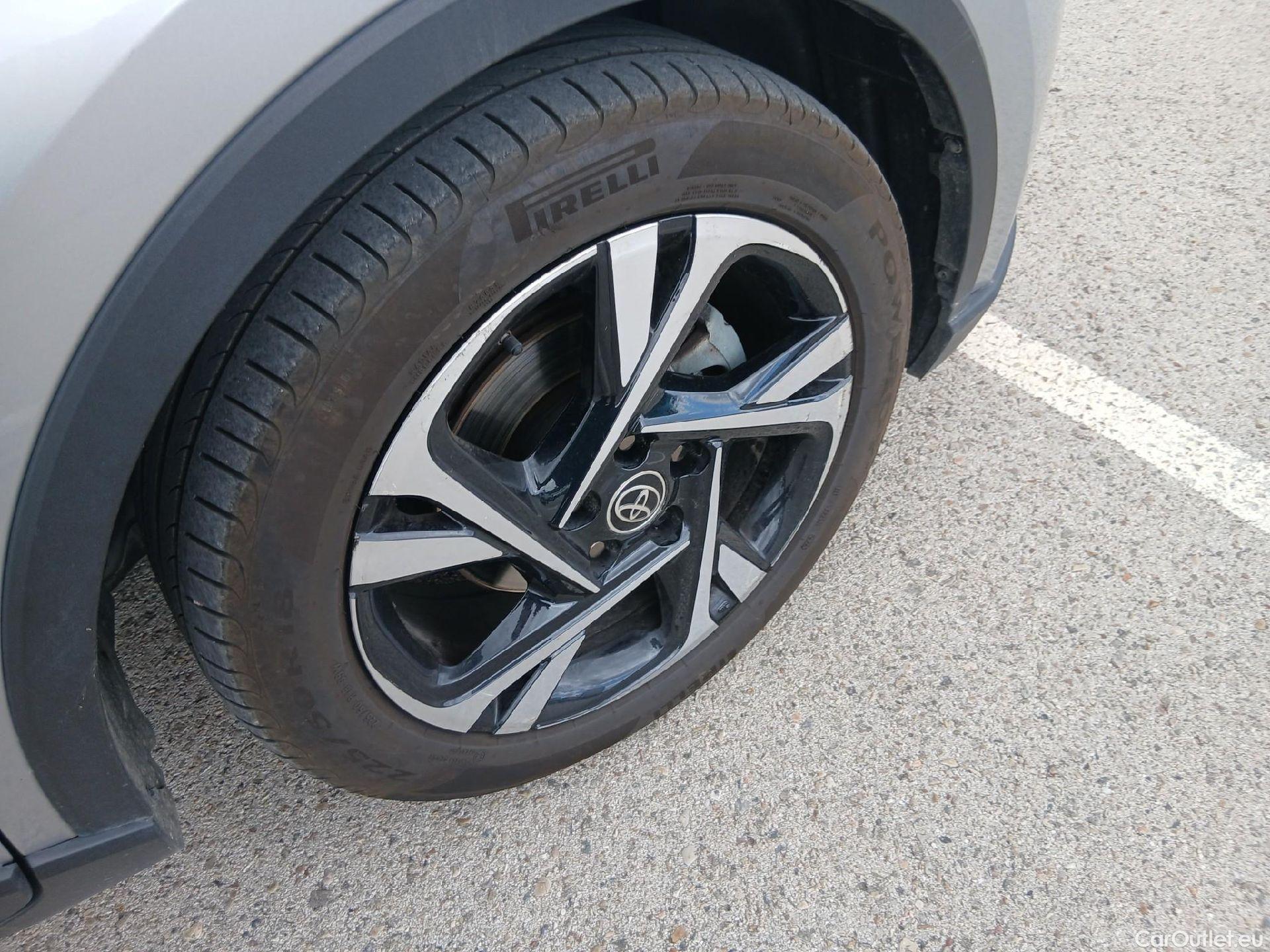  Toyota  C-HR TOYOTA  / 2019 / 5P / todoterreno 1.8 125H Advance #30