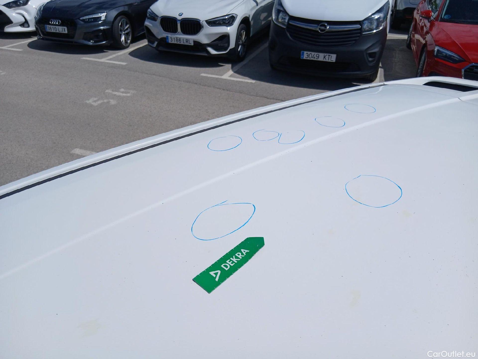  Toyota  C-HR TOYOTA  / 2019 / 5P / todoterreno 1.8 125H Active #17