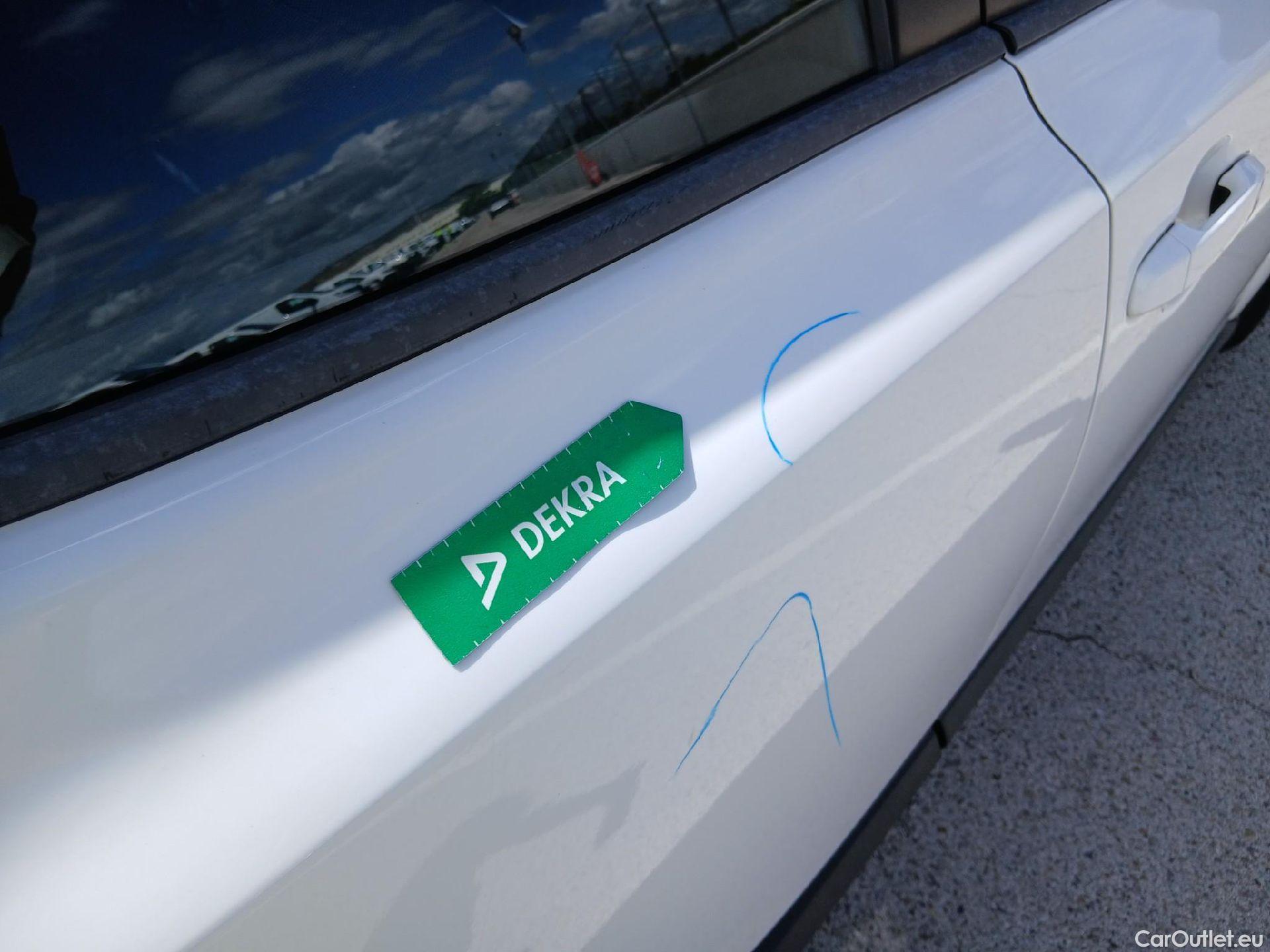  Toyota  C-HR TOYOTA  / 2019 / 5P / todoterreno 1.8 125H Active #28