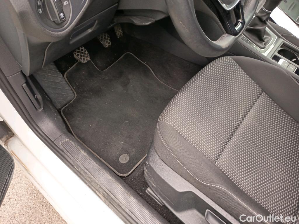  Volkswagen  Golf  VOLKSWAGEN / 2016 / 5P / berlina con portón Ready2Go 1.6 TDI 85kW (115CV) #15