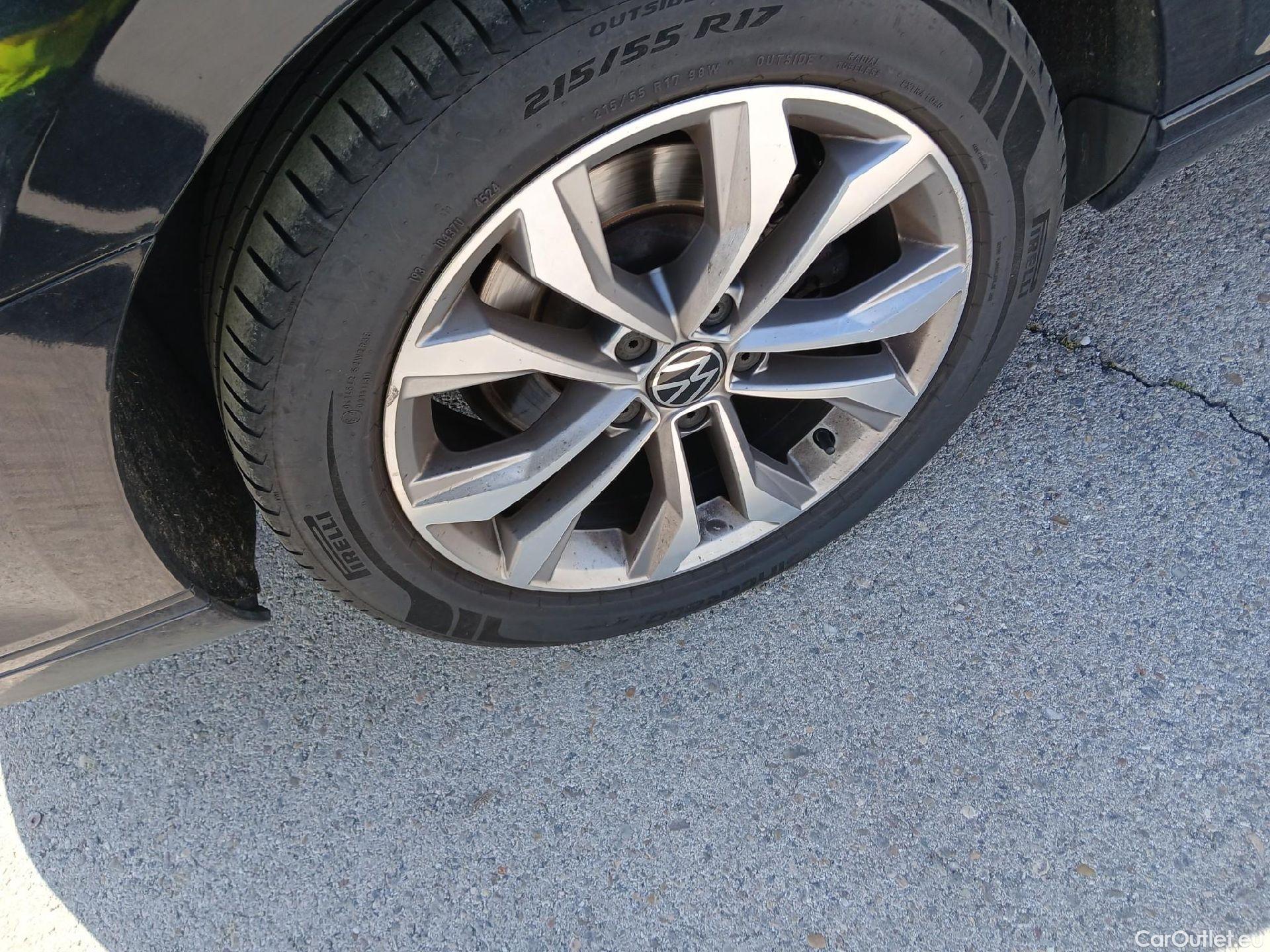  Volkswagen  Passat VOLKSWAGEN  / 2019 / 5P / familiar Variant Executive 2.0 TDI 110kW DSG #28