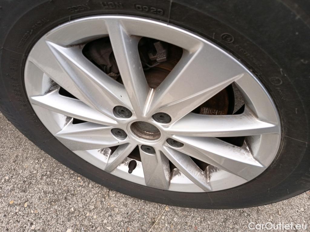  Volkswagen  Golf  VOLKSWAGEN / 2016 / 5P / berlina con portón Ready2Go 1.6 TDI 85kW (115CV) #11