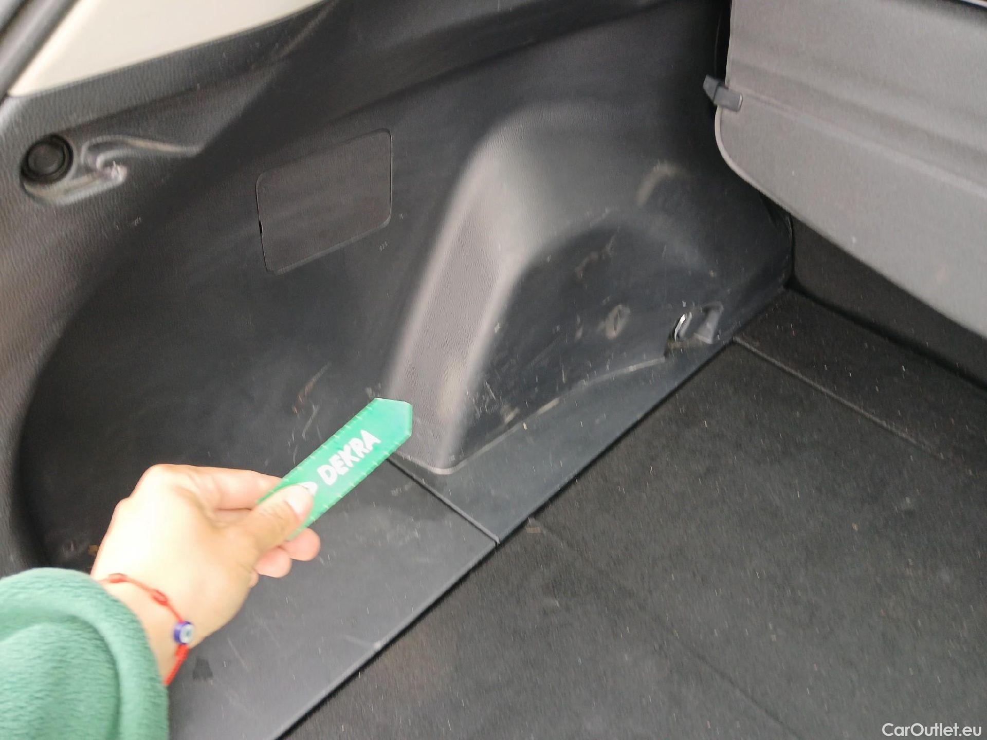  Toyota  RAV4 TOYOTA  / 2018 / 5P / todoterreno 2.5l 220H Business #25