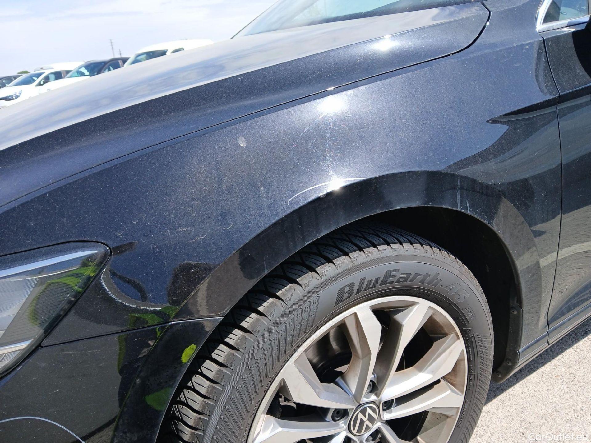  Volkswagen  Passat VOLKSWAGEN  / 2019 / 5P / familiar Variant Executive 2.0 TDI 110kW DSG #13