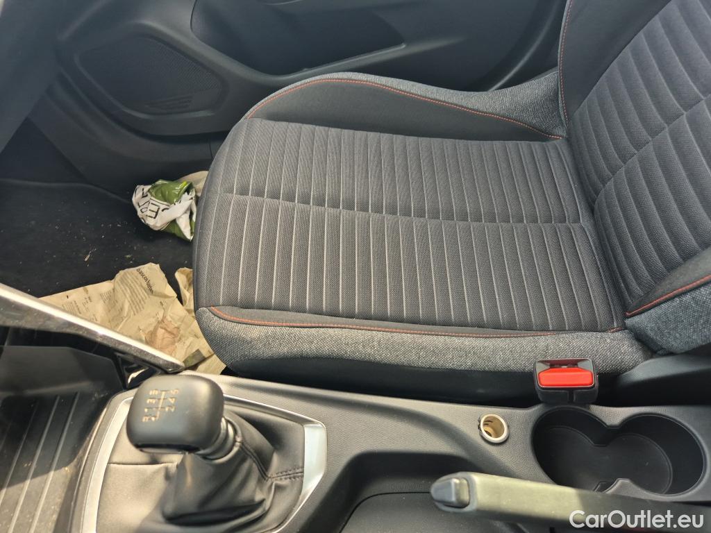  Peugeot  2008 PEUGEOT  / 2019 / 5P / todoterreno Active BlueHDI 100 S&S BVM6 #13