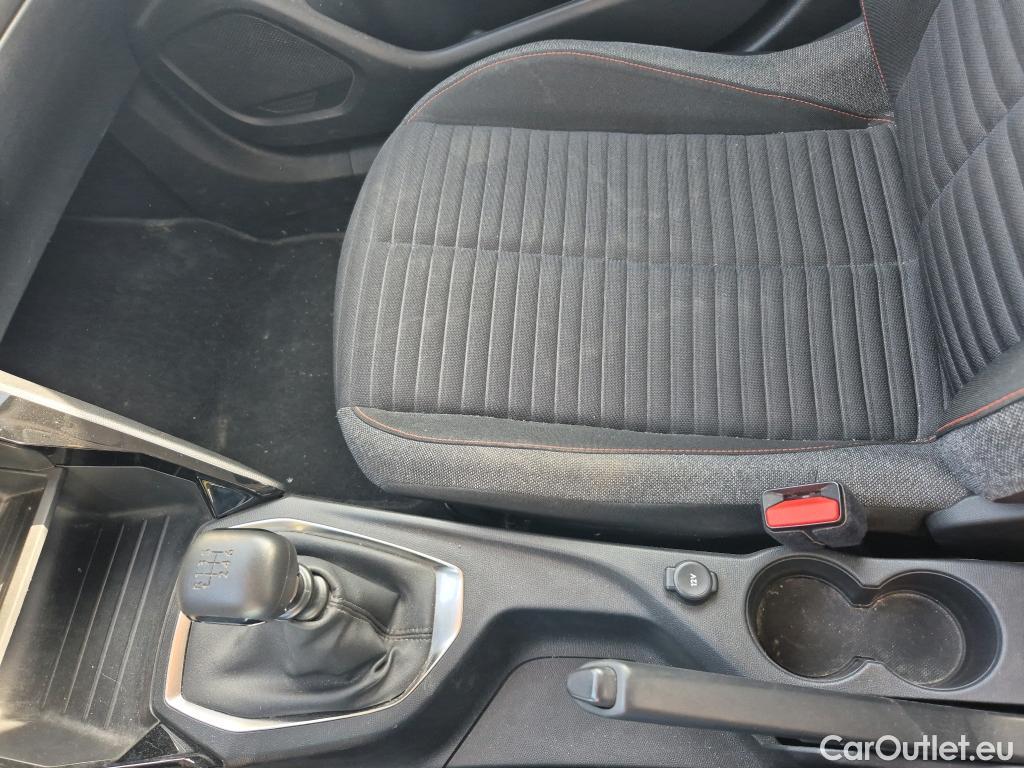  Peugeot  2008 PEUGEOT  / 2019 / 5P / todoterreno Active BlueHDI 100 S&S BVM6 #18