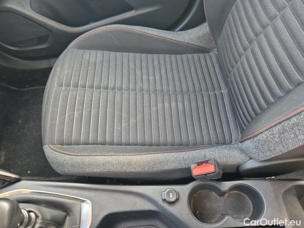  Peugeot  2008 PEUGEOT  / 2019 / 5P / todoterreno Active BlueHDI 100 S&S BVM6 #17