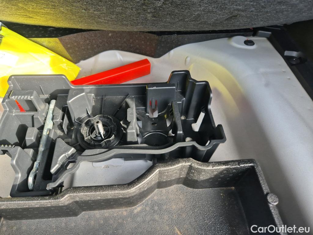  Peugeot  2008 PEUGEOT  / 2019 / 5P / todoterreno Active BlueHDI 100 S&S BVM6 #5