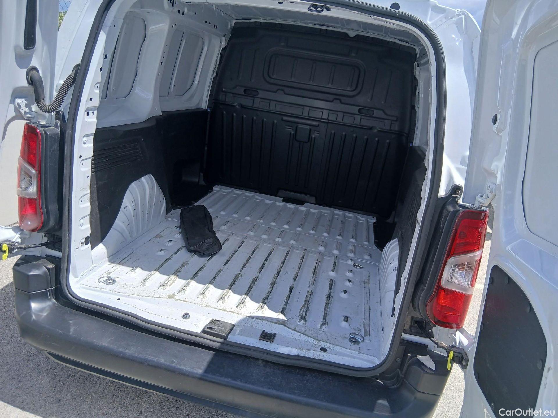  Citroen  Berlingo CITROEN  / 2018 / 4P / furgón derivado de turismo Talla M BlueHDi 100 #2