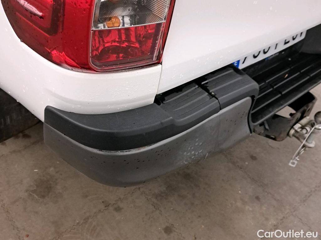  Toyota  Hilux TOYOTA  / 2016 / 4P / pickup 2.4 D-4D Cabina Doble GX #24