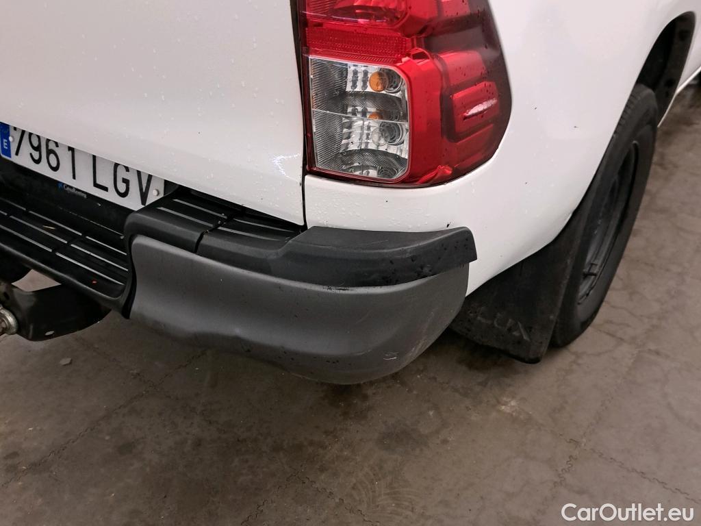 Toyota  Hilux TOYOTA  / 2016 / 4P / pickup 2.4 D-4D Cabina Doble GX #17