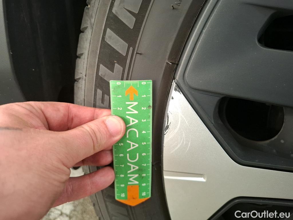  Citroen  C4  Berline Feel 1.2 PureTech 130CV BVA8 6E #52