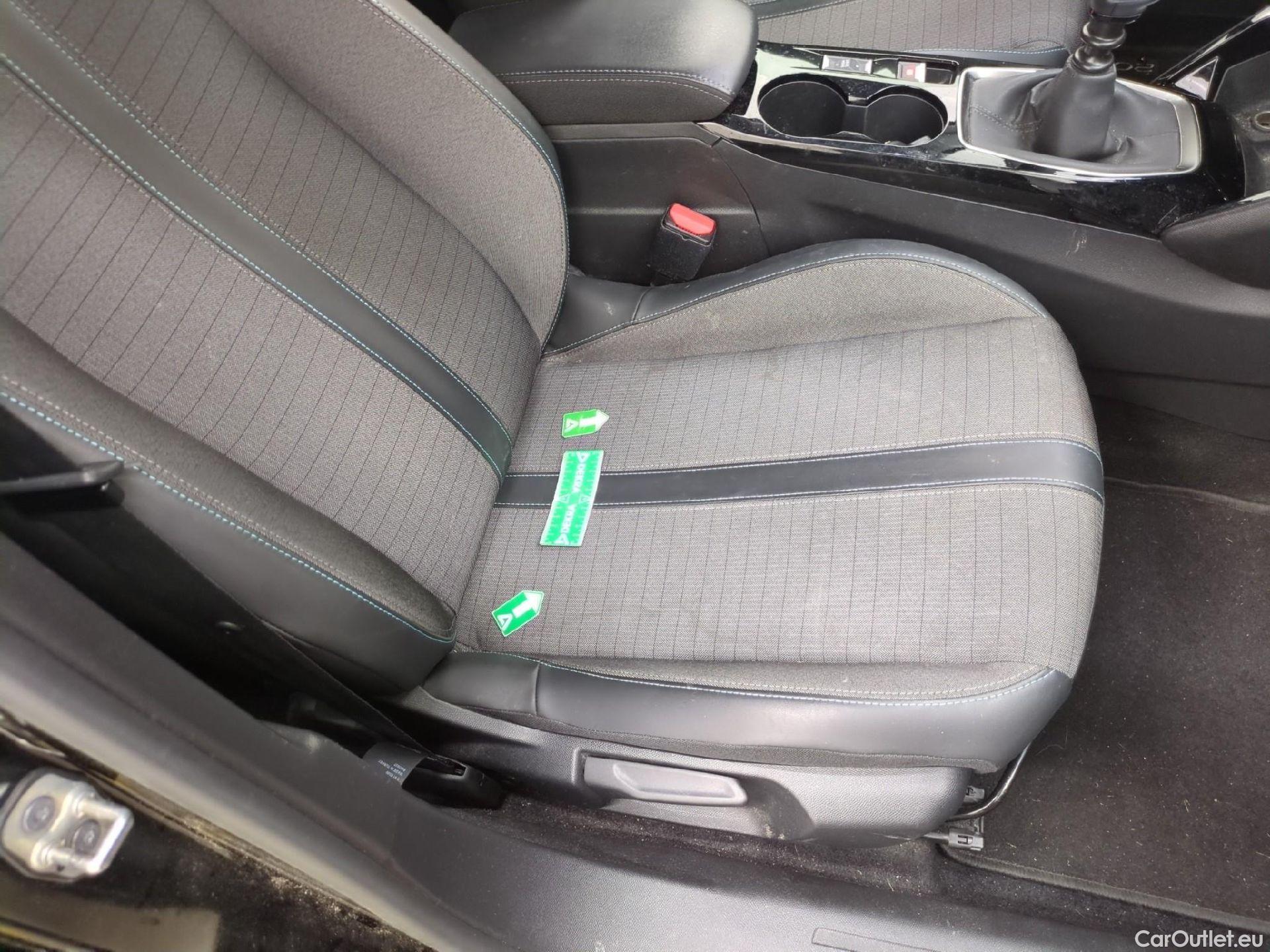  Peugeot  2008  Allure Pack 1.2 PureTech 130CV BVM6 E6d #2