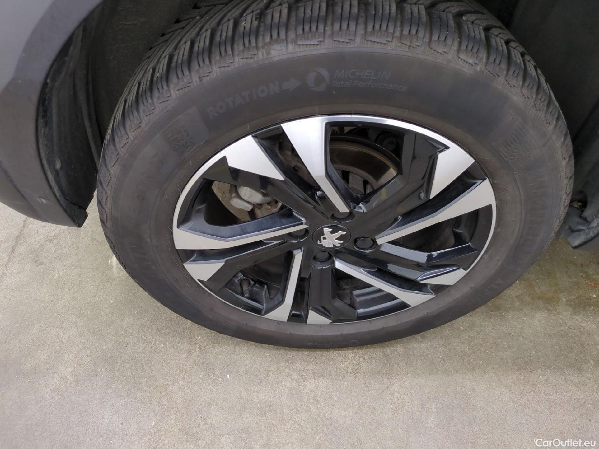  Peugeot  2008  Allure Pack 1.2 PureTech 130CV BVM6 E6d #18