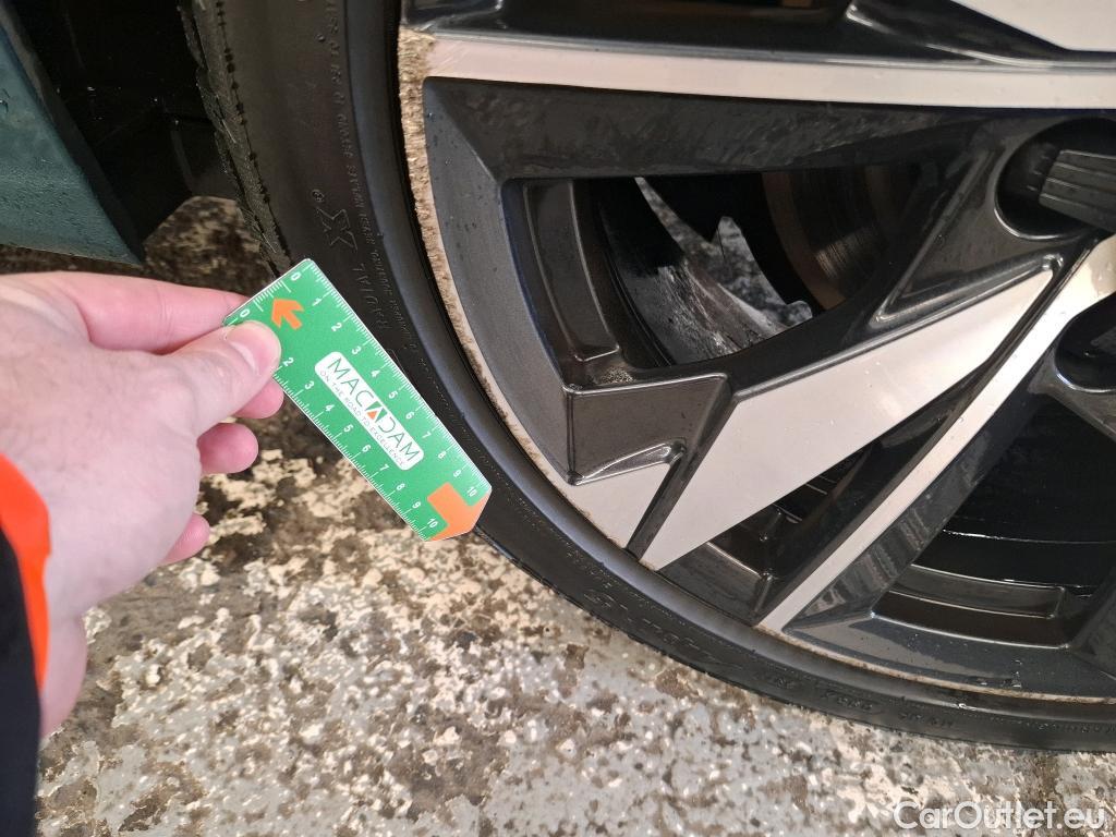  Peugeot  308 PEUGEOT  SW / 2021 / 5P / Break PureTech 130 S&S EAT 8 ALLURE #29