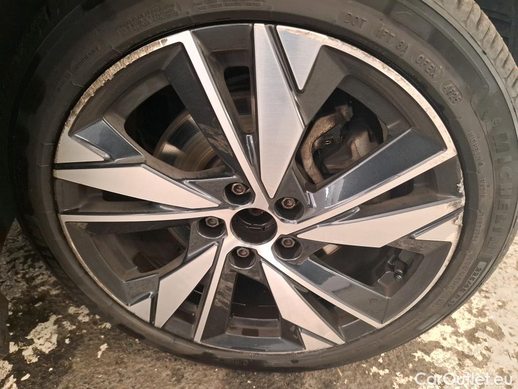  Peugeot  308 PEUGEOT  SW / 2021 / 5P / Break PureTech 130 S&S EAT 8 ALLURE #38