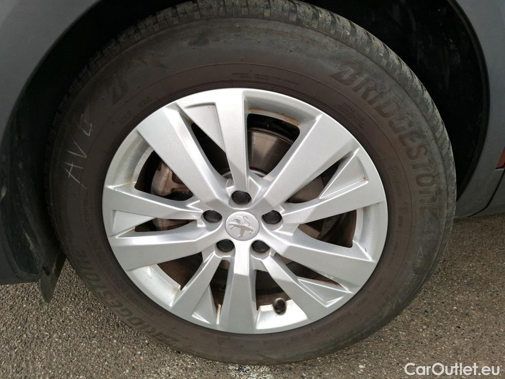  Peugeot  5008  Active Pack 1.5 HDi 130CV BVA8 7 Sieges E6d #40