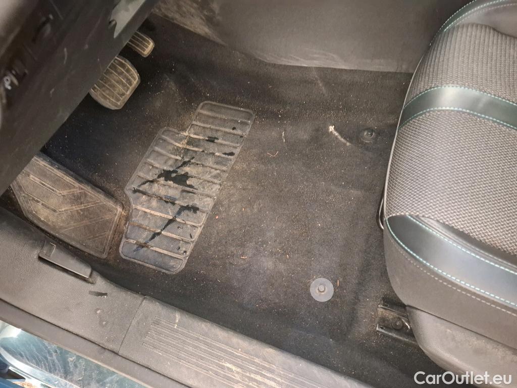  Peugeot  308 PEUGEOT  SW / 2021 / 5P / Break PureTech 130 S&S EAT 8 ALLURE #76