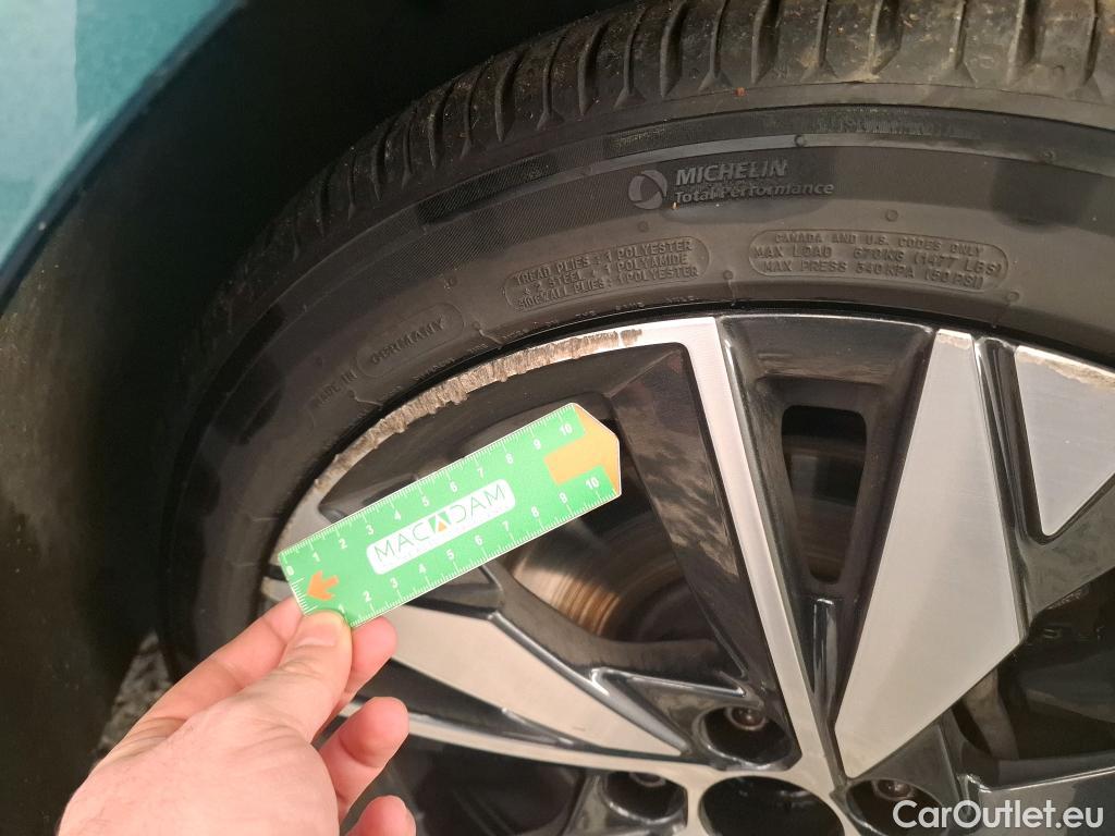  Peugeot  308 PEUGEOT  SW / 2021 / 5P / Break PureTech 130 S&S EAT 8 ALLURE #41