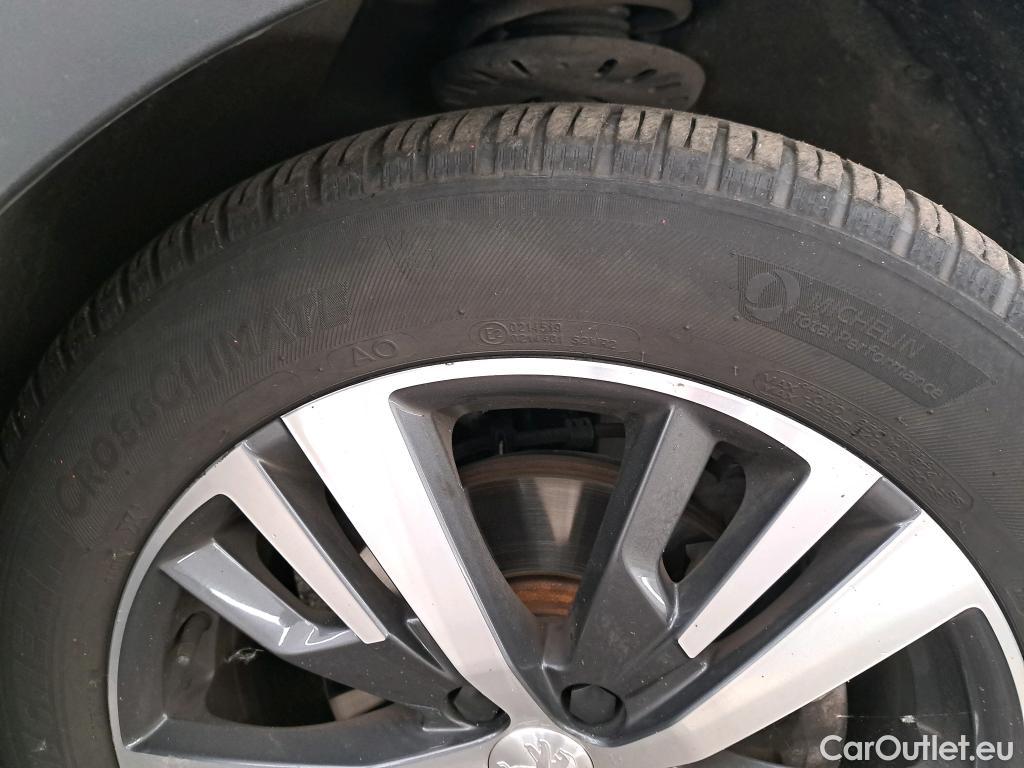  Peugeot  5008  Allure Pack 1.5 HDi 130CV BVA8 7 Sieges E6d #42