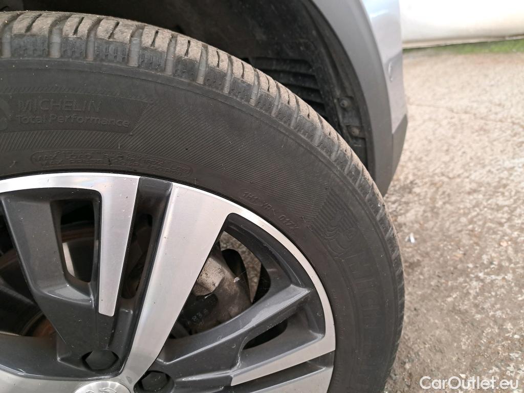  Peugeot  5008  Allure Pack 1.5 HDi 130CV BVA8 7 Sieges E6d #43