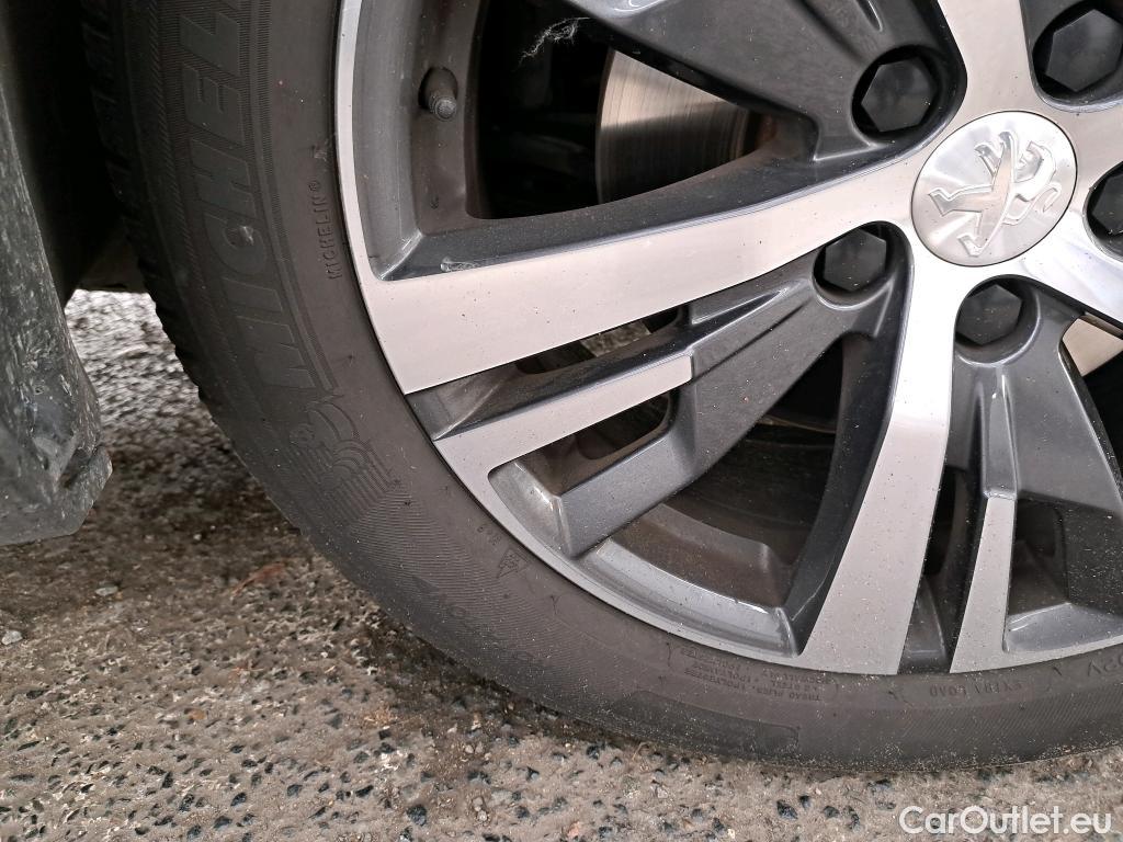  Peugeot  5008  Allure Pack 1.5 HDi 130CV BVA8 7 Sieges E6d #46