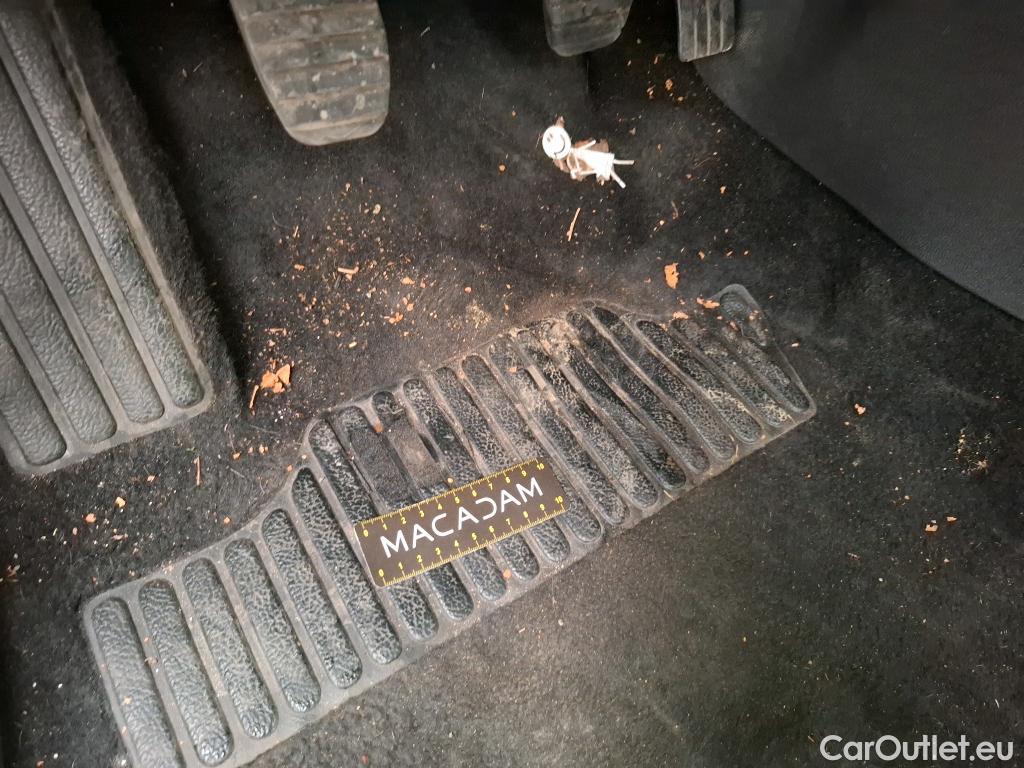  Renault  Clio RENAULT  Société VU 5p Berline Air Medianav dCi 75  18 #33