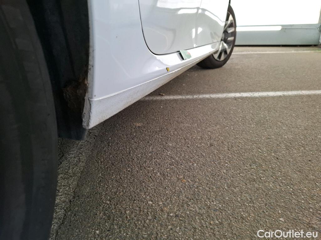  Peugeot  208  Active 1.2 PureTech 100CV BVM6 E6d #3