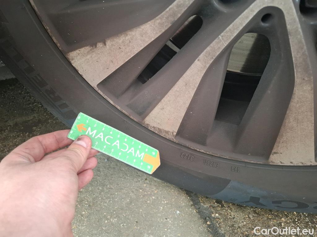  Mercedes  A-Klasse MERCEDES-BENZ Classe A Berline / 2018 / 4P / Berline A 200 Business Line 7G-DCT #40