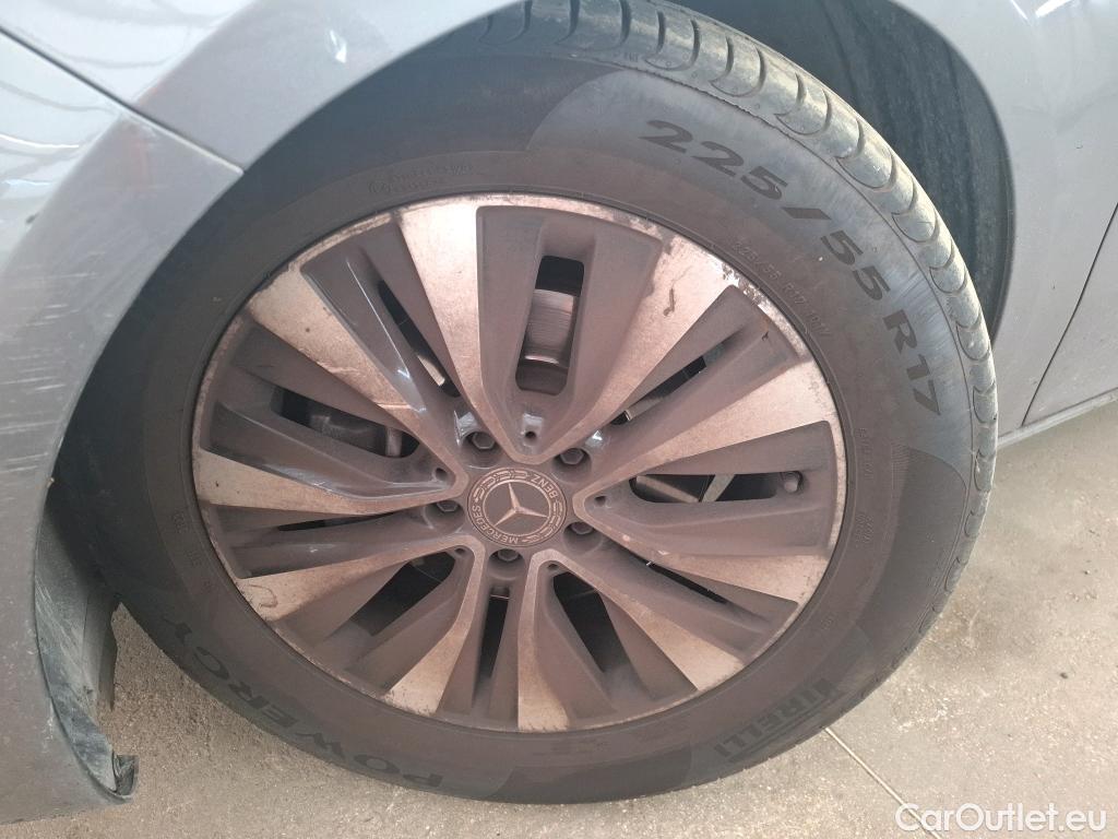  Mercedes  A-Klasse MERCEDES-BENZ Classe A Berline / 2018 / 4P / Berline A 200 Business Line 7G-DCT #12