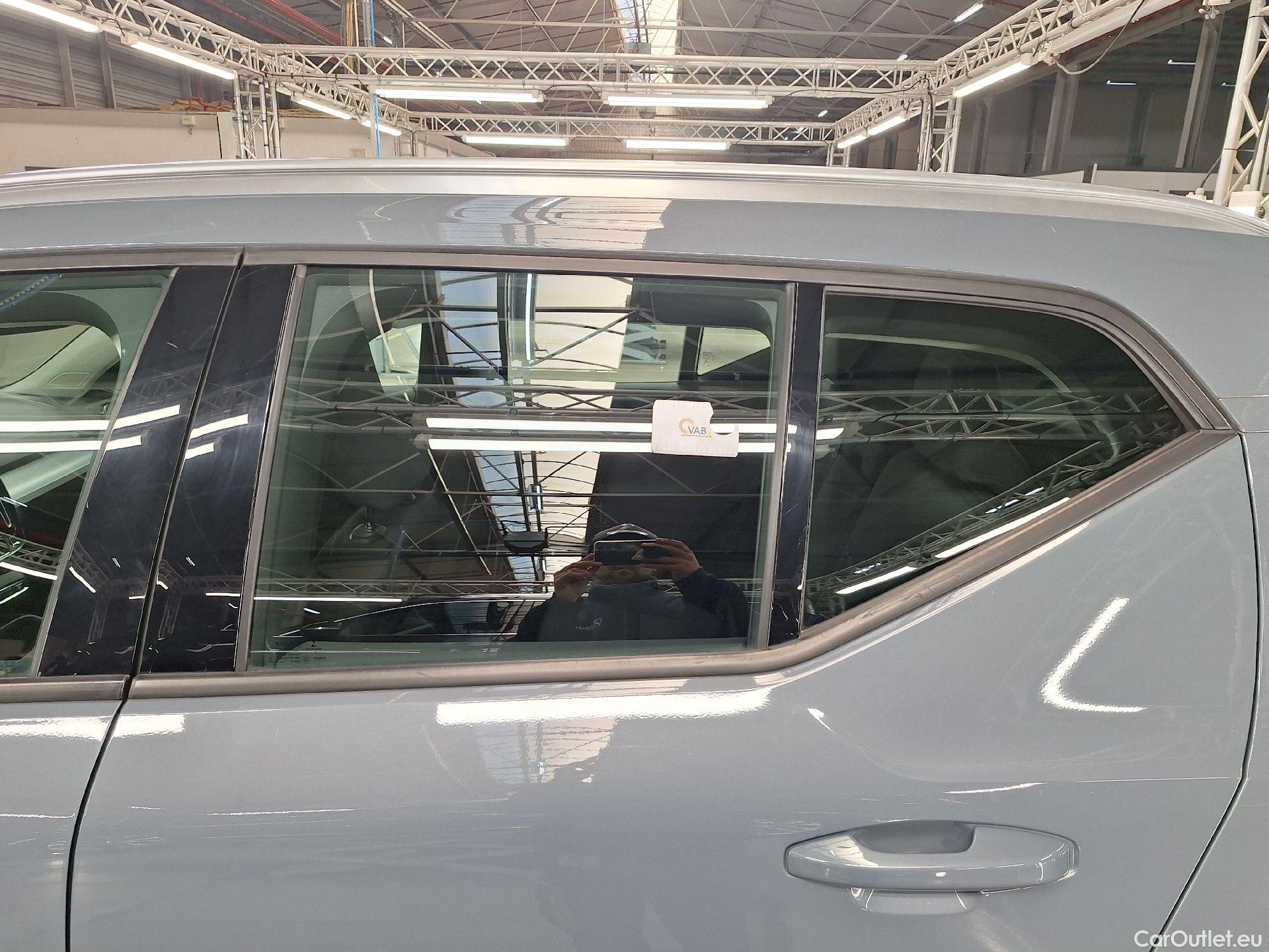  Volvo  XC 40 Volvo, XC40 '17, Volvo XC40 T3 Momentum Pro 5d #4