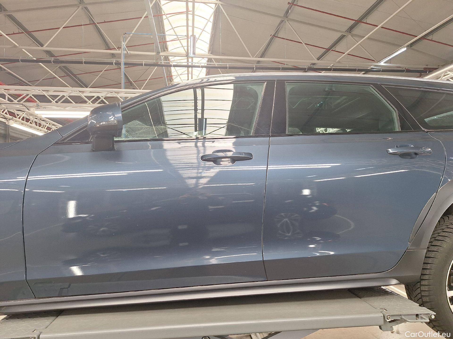  Volvo  V90 Volvo,  Cr.Country FL'20, Volvo  Cross Country B4 D 4x4 Geartr. Cross Cou #25