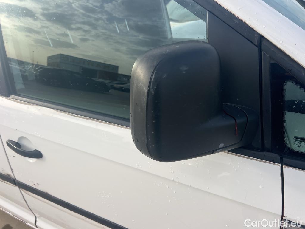  Volkswagen  Caddy VOLKSWAGEN  / 2015 / 4P / furgón derivado de turismo ABT e- Maxi Furgón #43