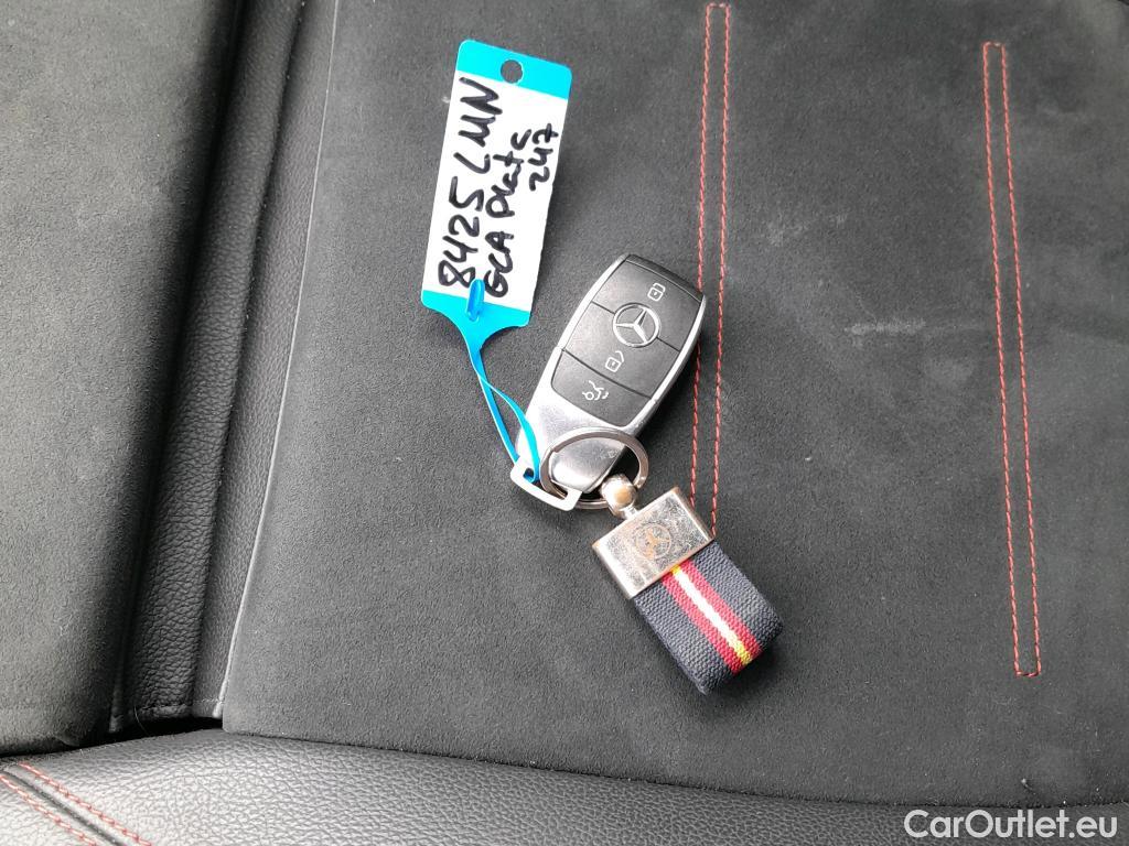  Mercedes  GLA MERCEDES-BENZ  / 2020 / 5P / todoterreno  200 D (AC) #2