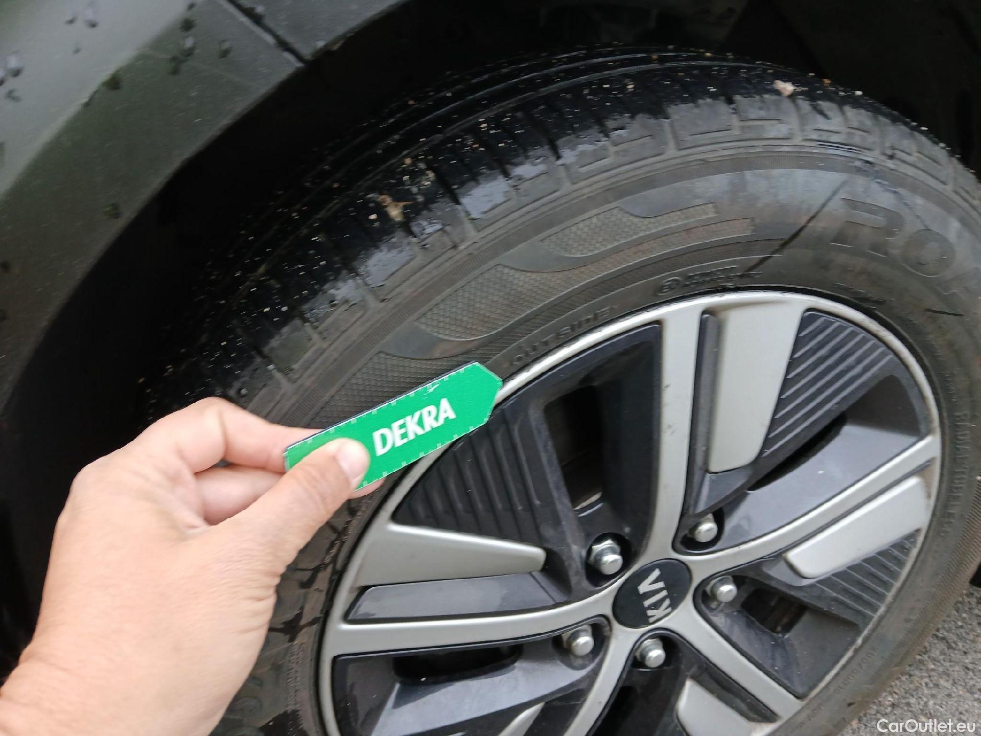  KIA  Niro KIA  1.6 GDi PHEV 104 CV Drive #17