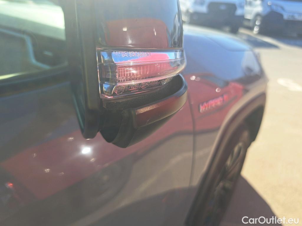  Toyota  RAV4 TOYOTA  / 2018 / 5P / todoterreno 2.5l 220H Luxury 4WD #39