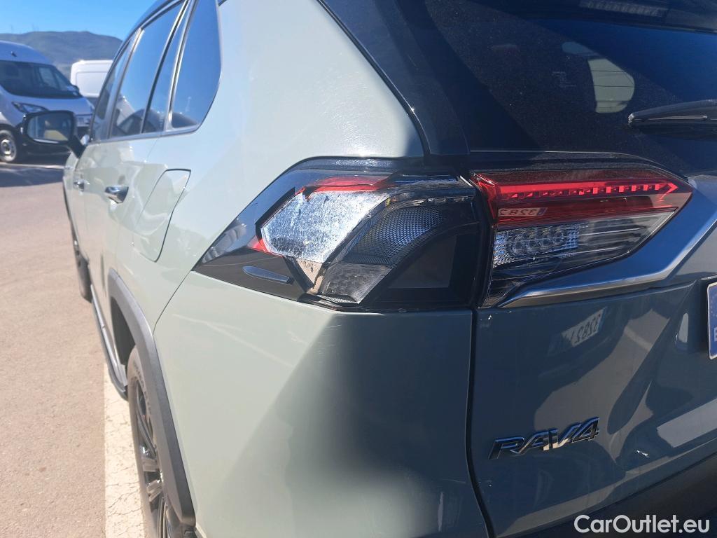  Toyota  RAV4 TOYOTA  / 2018 / 5P / todoterreno 2.5l 220H Luxury 4WD #3
