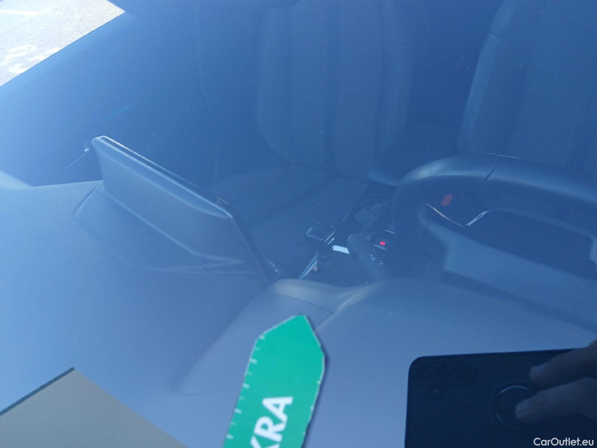  Peugeot  2008 PEUGEOT  / 2019 / 5P / todoterreno Allure BlueHDI 81kW (110CV) #6