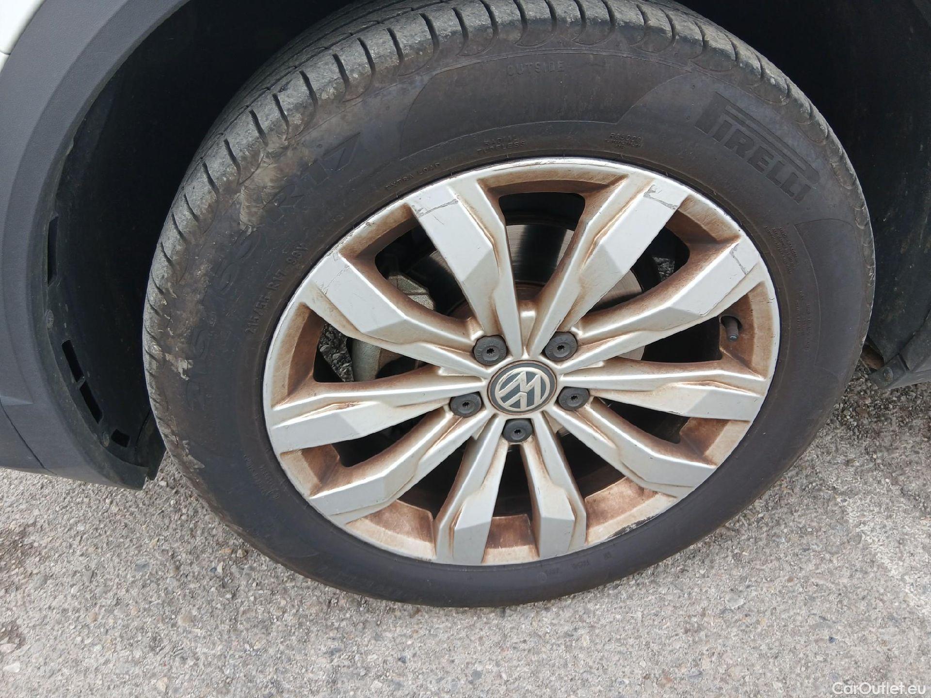  Volkswagen  T-ROC VOLKSWAGEN  / 2017 / 5P / todoterreno Advance 1.0 TSI 85kW (115CV) #10