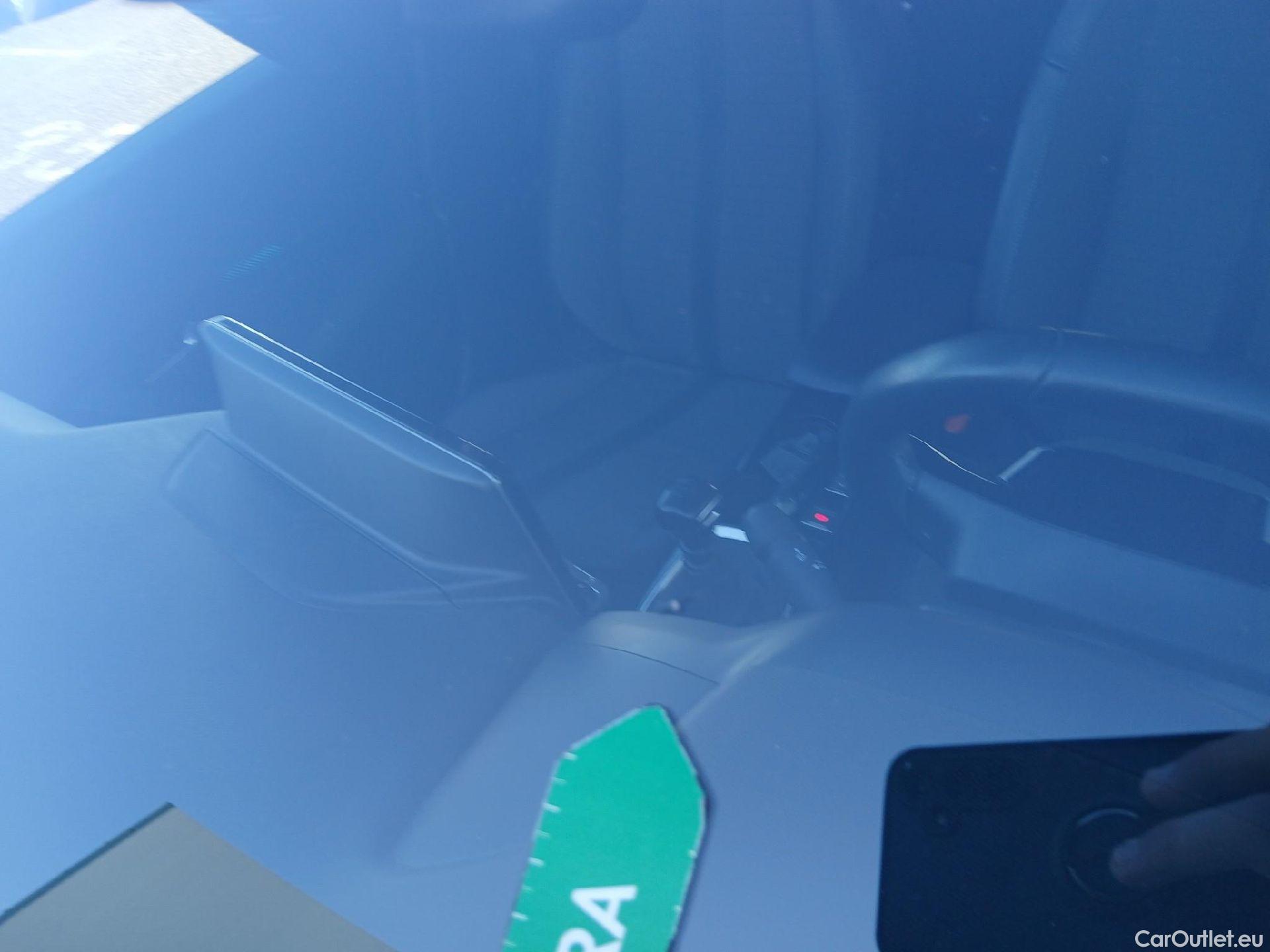  Peugeot  2008 PEUGEOT  / 2019 / 5P / todoterreno Allure BlueHDI 81kW (110CV) #7