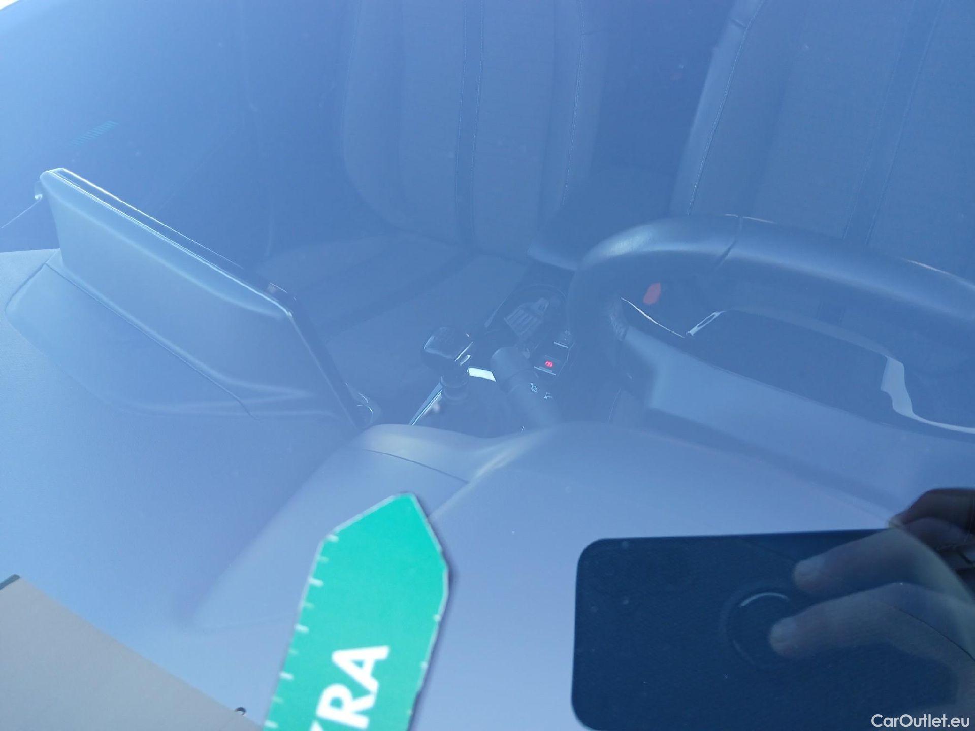  Peugeot  2008 PEUGEOT  / 2019 / 5P / todoterreno Allure BlueHDI 81kW (110CV) #9
