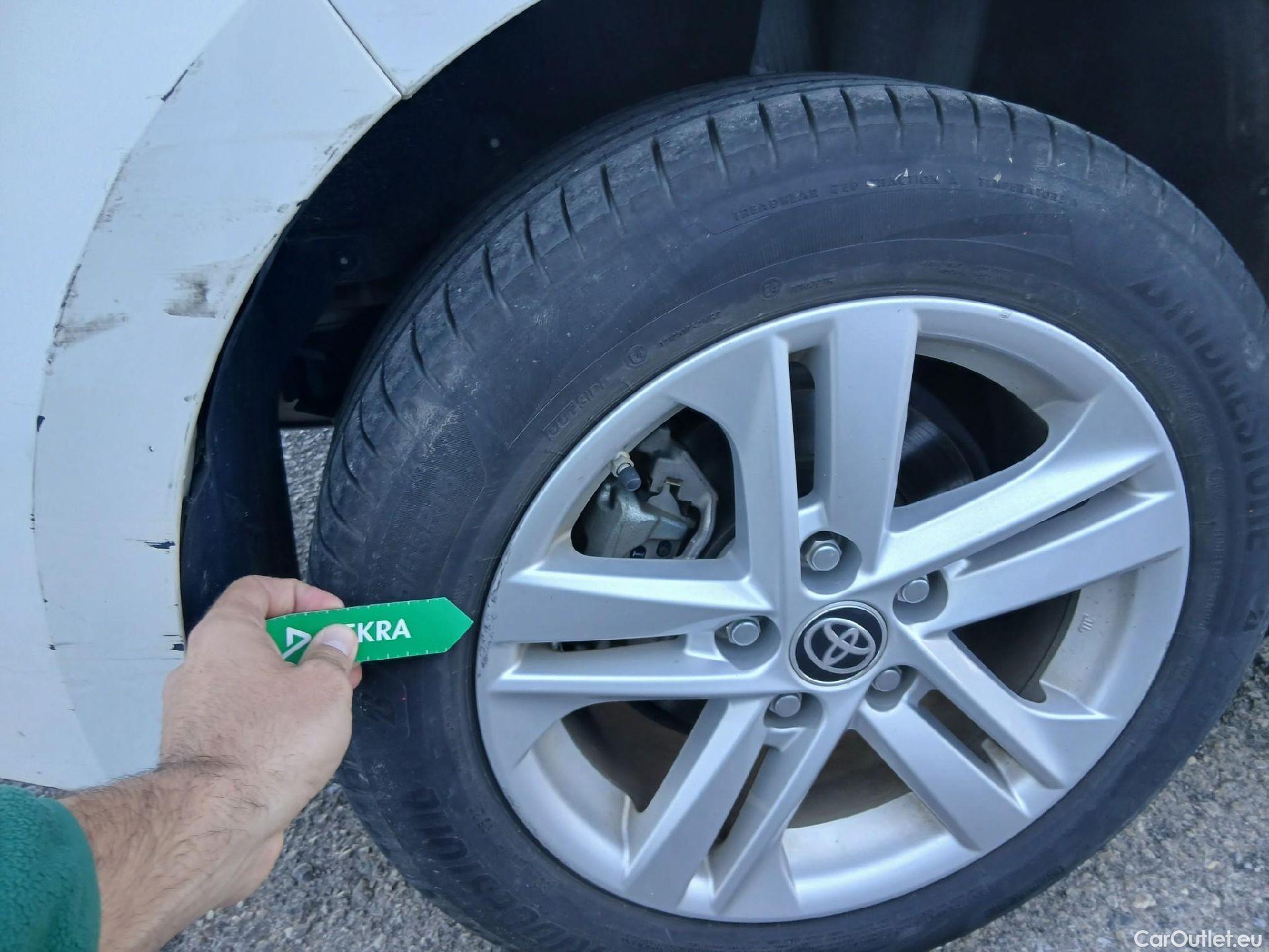  Toyota  Corolla TOYOTA  / 2019 / 5P 1.8 125H ACTIVE TECH E-CVT #23