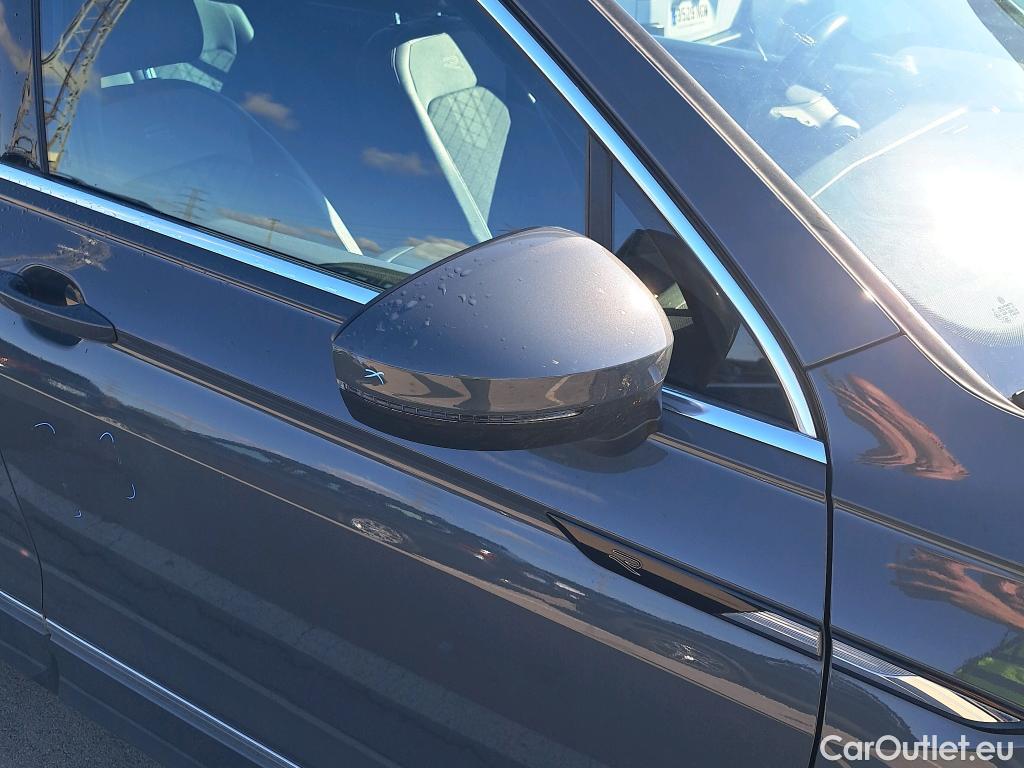  Volkswagen  Tiguan VOLKSWAGEN  / 2020 / 5P / todoterreno R-Line 2.0 TDI 110kW (150CV) DSG #21