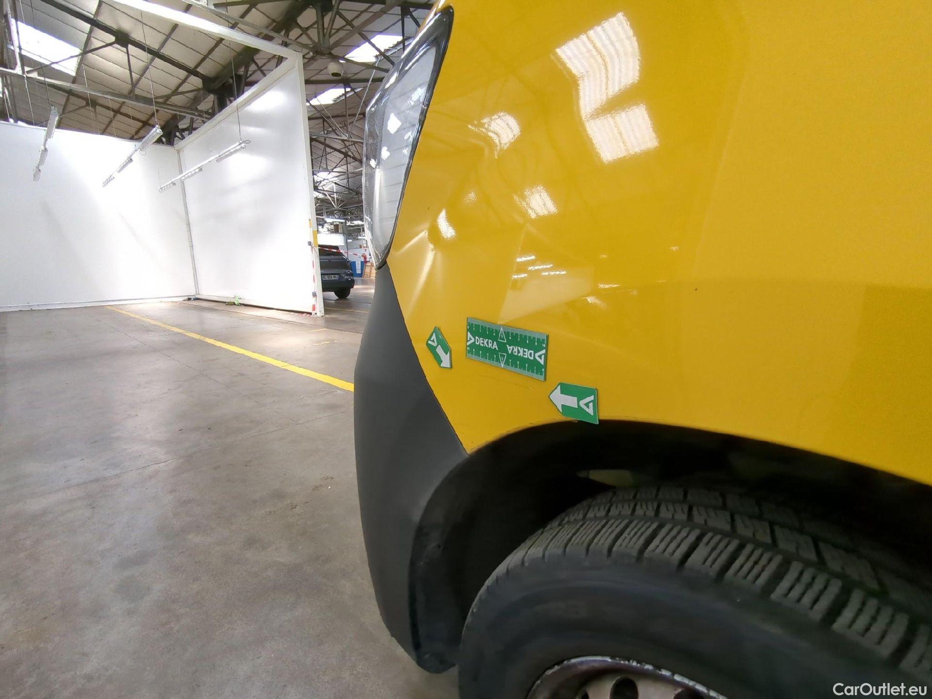  Renault  Master RENAULT  / 2019 / 4P / Fourgon tôlé FG Z.E.Tr CF F3100 L2H2 R75 AI - 19 #19