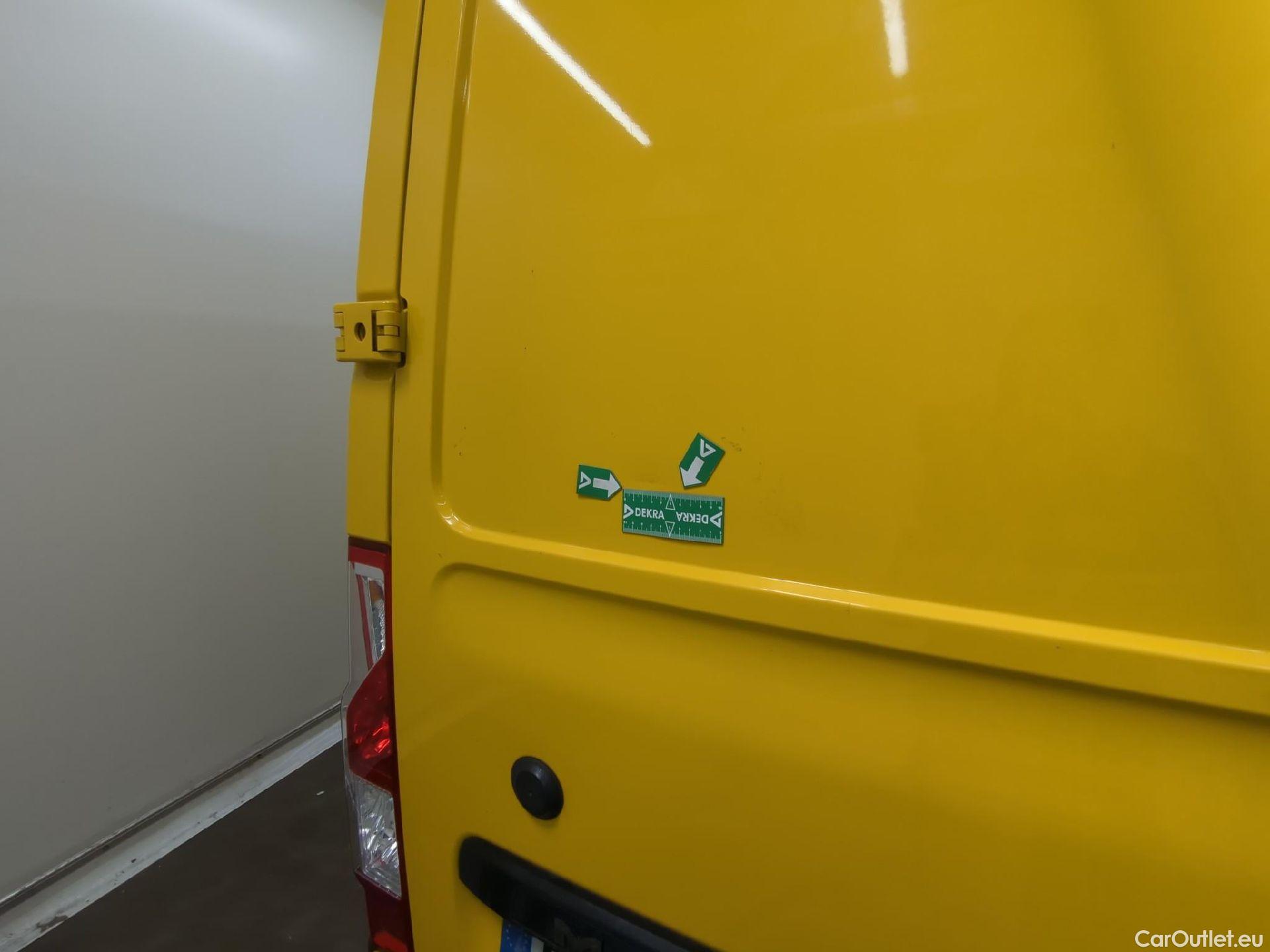  Renault  Master RENAULT  / 2019 / 4P / Fourgon tôlé FG Z.E.Tr CF F3100 L2H2 R75 AI - 19 #4