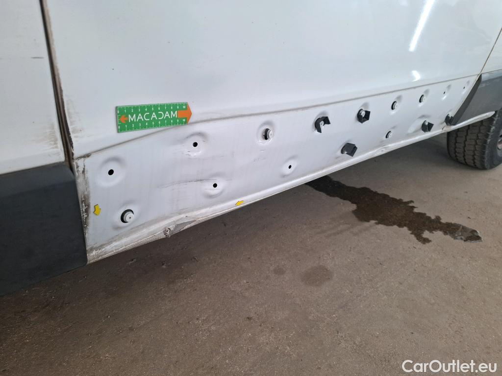  Renault  Trafic  III Fourgon L2H1 3T Confort 2.0 dCi 130CV BVM6 E6d #52