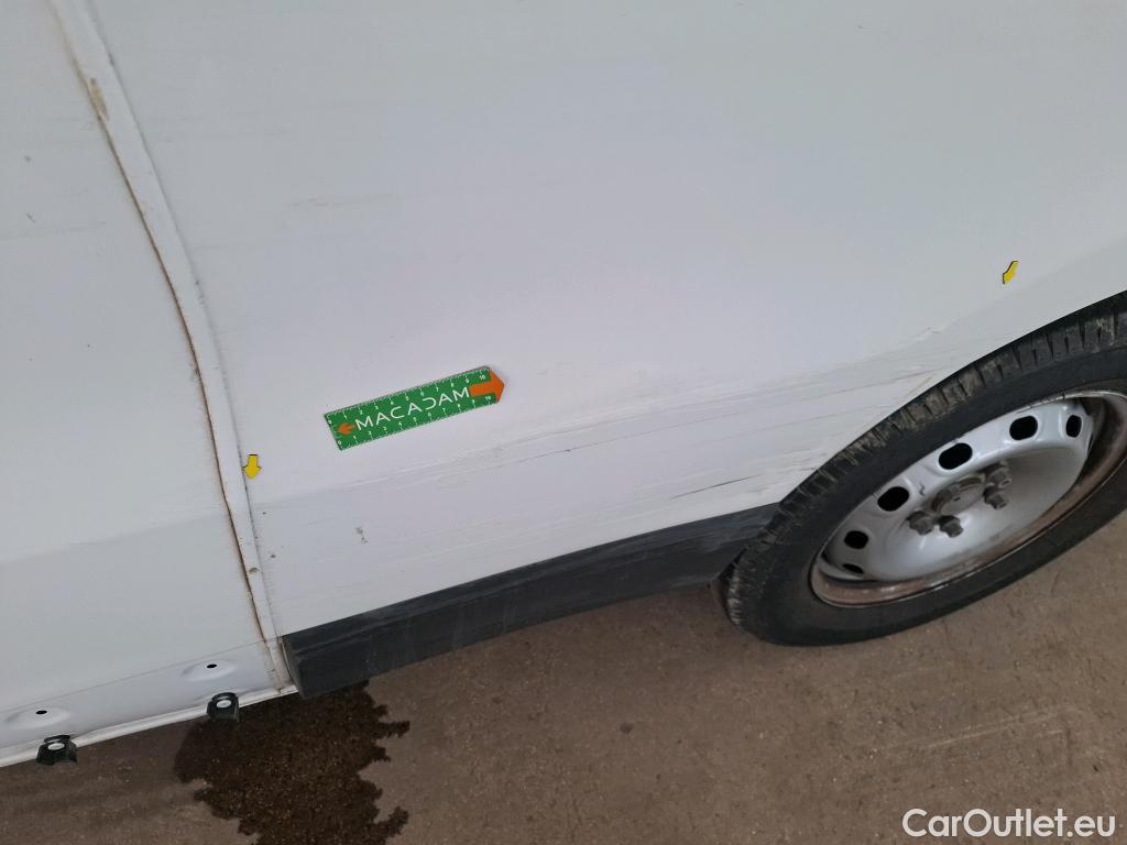  Renault  Trafic  III Fourgon L2H1 3T Confort 2.0 dCi 130CV BVM6 E6d #32