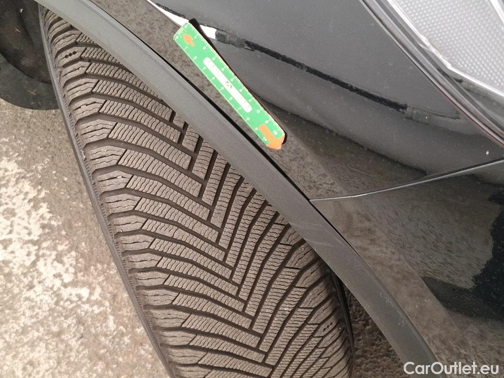  Ford  Kuga FORD  / 2019 / 5P / SUV 2.5 190 hybrid Flexifuel Pshift Titanium #30
