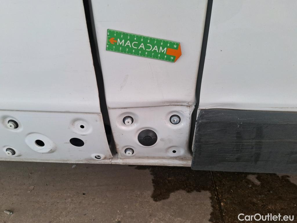  Renault  Trafic  III Fourgon L2H1 3T Confort 2.0 dCi 130CV BVM6 E6d #111