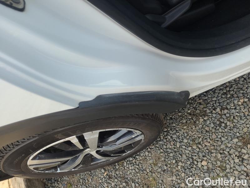  Peugeot  5008  (12.2016->)  1.5BHDi 130 Allure #20